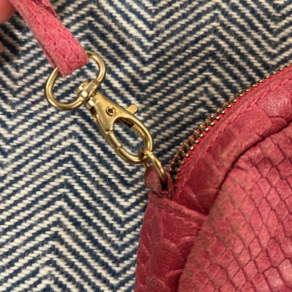 Leather alligator print crossbody - Picture 4 of 4